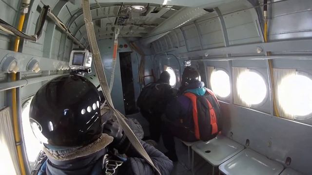 Прыжки с парашютом ЗИМОЙ Высота 1400 метров Планирующий парашют Лесник 3 смотреть онлайн