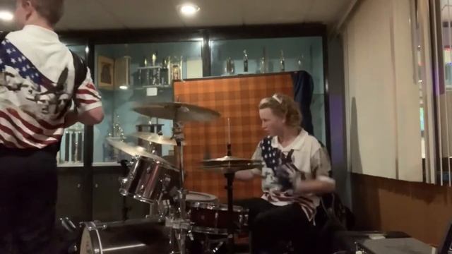 Polka Method Johnny should stay single polka(al yash) смотреть онлайн