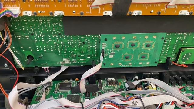 Inside Korg MicroArranger, Internal Battery ? Does it have one ? смотреть онлайн