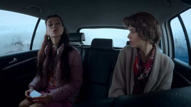 Все роли исполняет Карина Реука. Короткометражка "3 СЕСТРЫ." (ВГИК) смотреть онлайн