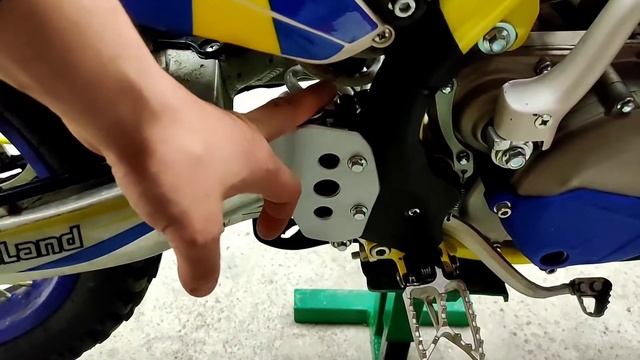 Защита заднего тормозного цилиндра эндуро мотоцикла, своими руками. смотреть онлайн