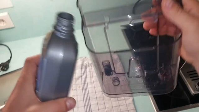 Delonghi PrimaDonna XS ENTKALKEN und REINIGEN damit ihre Maschine lange problemlos läuft. смотреть онлайн