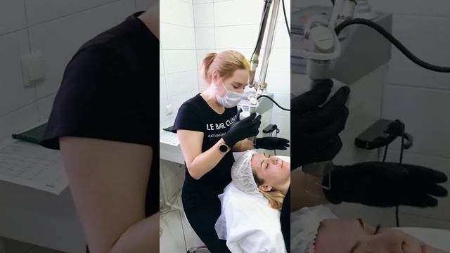 Комбинированное лазерное омоложение СО-2 и er:yag в Le Bar Clinic смотреть онлайн
