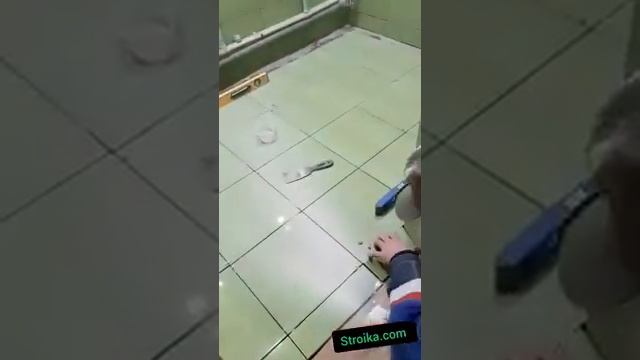 Ремонт ванной комнаты. Укладка плитки на пол и стены. Монтаж экрана. Потолок из пластика и споты смотреть онлайн