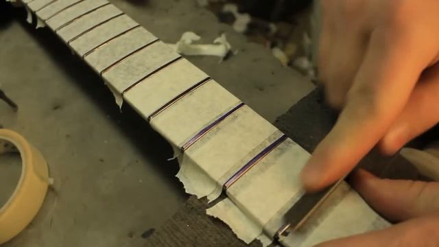Levelling, Crowning and Dressing the Frets of a Worn PRS Guitar Fretboard смотреть онлайн