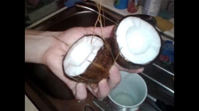 Инструкция как открыть кокос в домашних условиях Instructions how to open a coco смотреть онлайн
