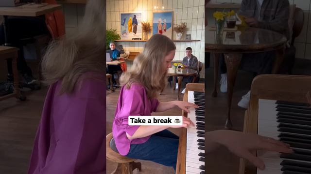 Coffee, music and relaxing — the perfect trio #rushe #lovemusic #clasicalpiano #coffee смотреть онлайн