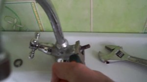 КАПАЕТ КРАН что делать ? Ремонт смесителя крана.