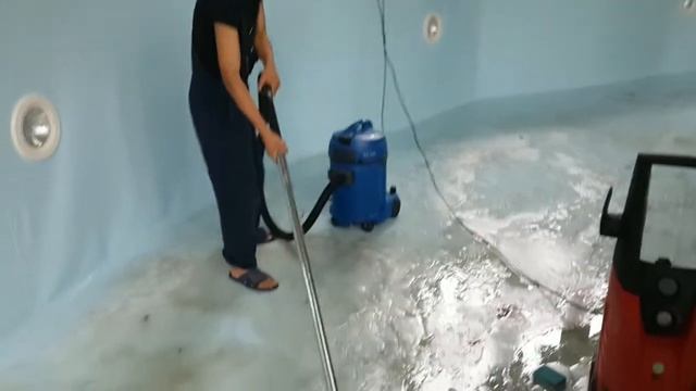 Чистка бассейна в коттедже смотреть онлайн