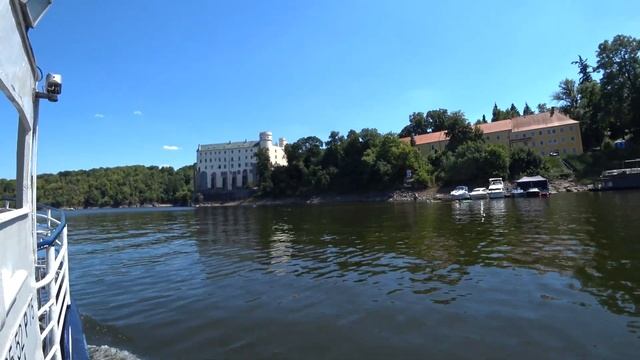 Прогулка на кораблике около замка Орлик (Чехия)