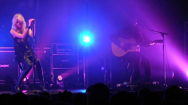 The Pretty Reckless - Blame Me Live