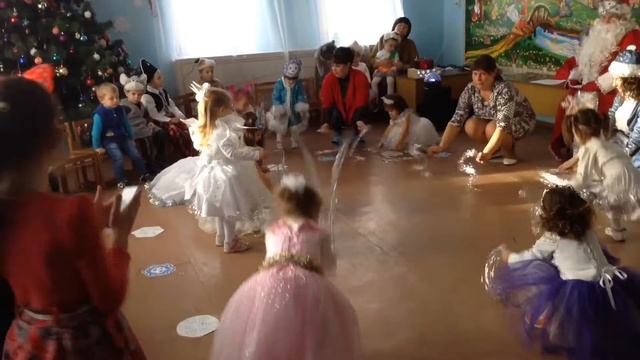 ПЕРВЫЙ УТРЕННИК МАШЕНЬКИ смотреть онлайн