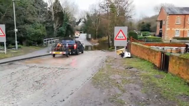 RUFFORD FORD. I’m going to WASH the BIKES duck смотреть онлайн