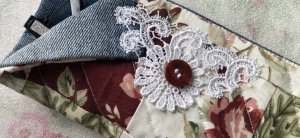 Футляр для очков из джинсы и американского хлопка. Сшила серию очечников в разных техниках.