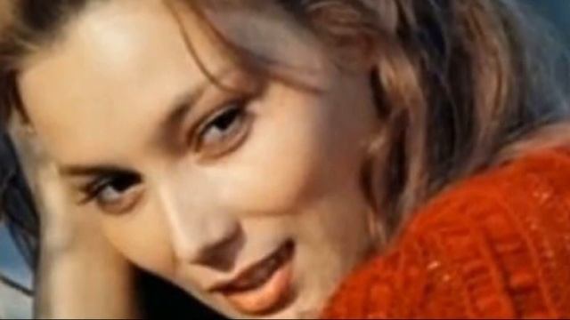 УМЕРЛА У МУЖА НА РУКАХ! Вот как выглядит могила Ларисы Белогуровой смотреть онлайн