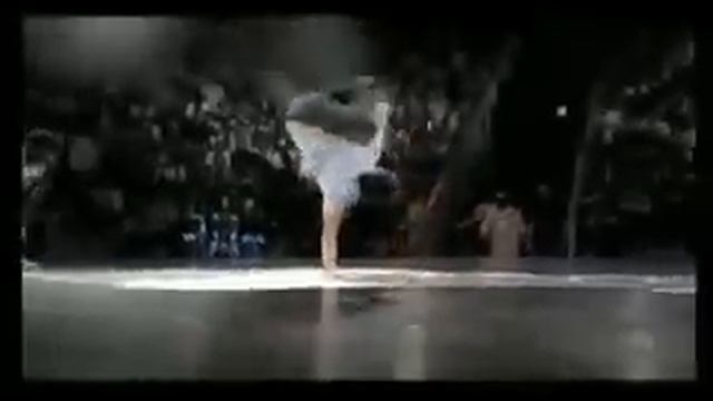 Ronnie vs. Junior - Red Bull BC One 2010 HD смотреть онлайн