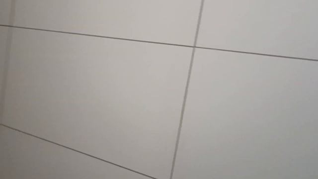РЕМОНТ СТАРОЙ ХРУЩЁВКИ СВОИМИ РУКАМИ!!! ч.16 Укладка плитки. Ванная. Фартук. Балкон. смотреть онлайн