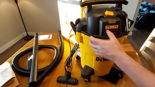 DeWALT 6 Gallon Wet And Dry Vacuum Unboxing And Review смотреть онлайн