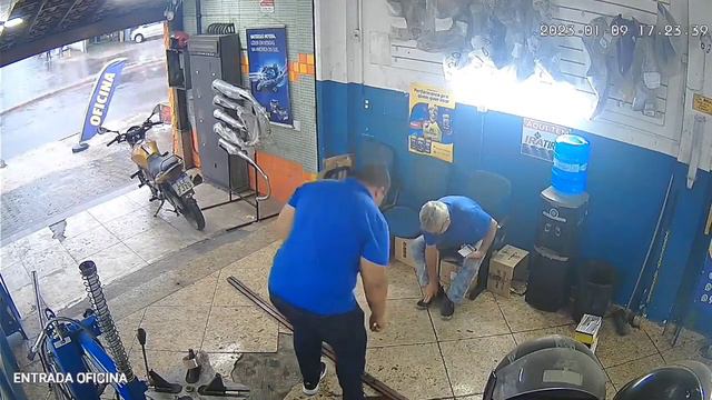 Двойной удар курьезный случай в мастерской смотреть онлайн