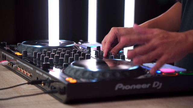 Pro DJ Mixes the BEST of Moombahton of 2022 (so far) смотреть онлайн
