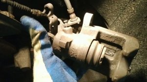 Задний суппорт клинит  и плохо тормозит на Skoda Octavia A5.