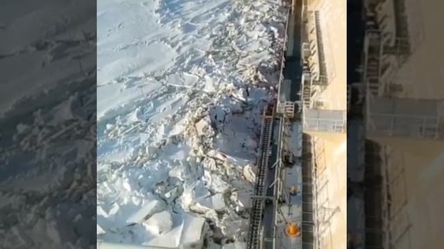 Sovcomflot's Christophe de Margerie transits frozen north смотреть онлайн