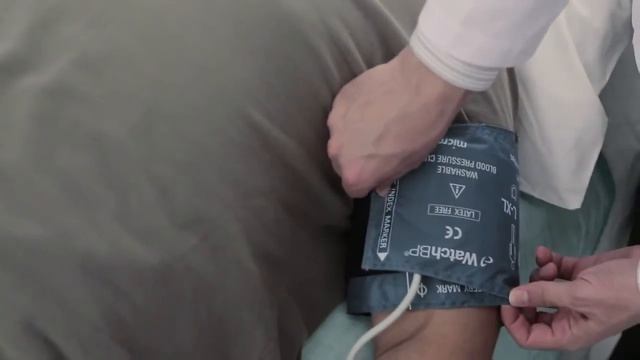 Paco Kong in Microlife WatchBP Commercial смотреть онлайн