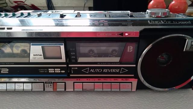 Sanyo MR-WV2 "red eyes" и кассета "LAZER" Made in GDR смотреть онлайн