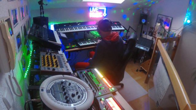 Happy 303 Day 2024 Live Acid Jam (Roland Tr-8, Tb-3, JP-08, SE-02, Argon8, RC-202, Streichfett,BS 2 смотреть онлайн