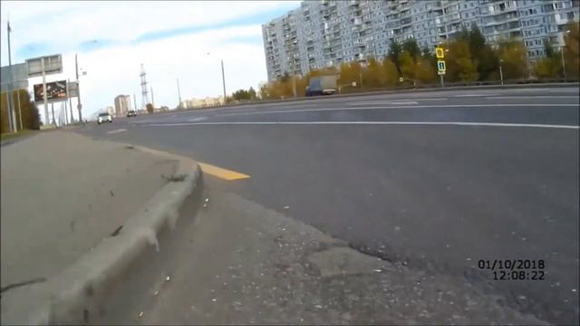 Скутер и авто, встреча неизбежна (Scooter and car, meeting is inevitable). Mobility scooter. смотреть онлайн