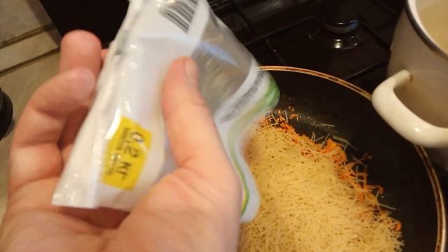 Бомж обед за 6 рублей. Антикризисный сырный суп.