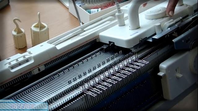 Шесть видов простых резинок на двухфонтурной машинке смотреть онлайн