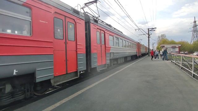 Электропоезд ЭД4М-0114 отправляется с о.п. Совхоз Бердский смотреть онлайн