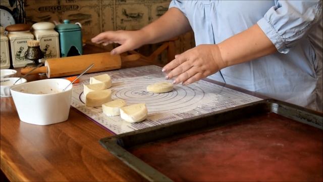 БУЛОЧКИ ИЗ СЛОЕНОГО ТЕСТА с фруктово-ореховой начинкой смотреть онлайн