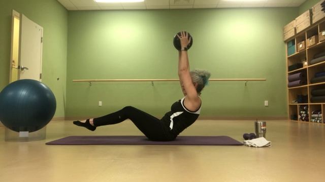 Pilates Mat class with Beth 3/26 смотреть онлайн