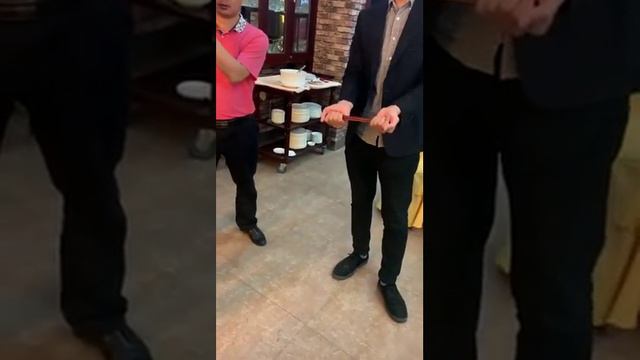 Как листком растения разрубить китайские палочки смотреть онлайн