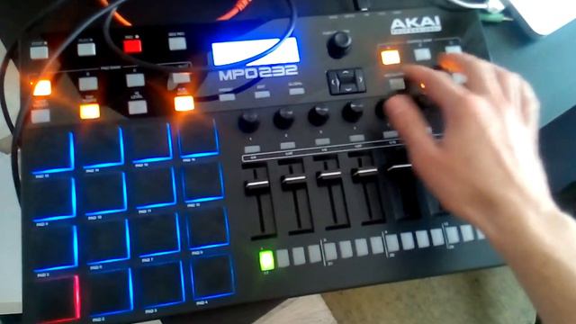 AKAI MPD232 смотреть онлайн