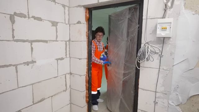 Стали СТРОИТЕЛЯМИ на 24 Часа Челлендж ! смотреть онлайн