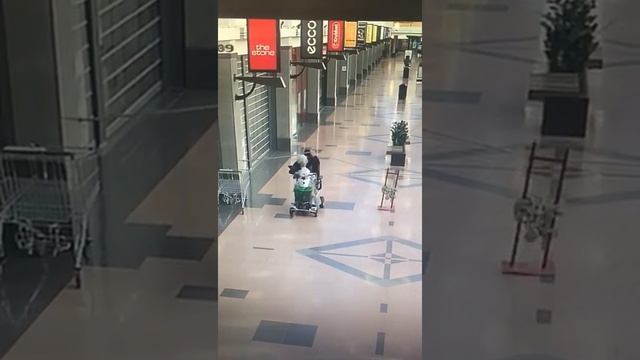 Epic Fail - Granny on mobility scooter смотреть онлайн