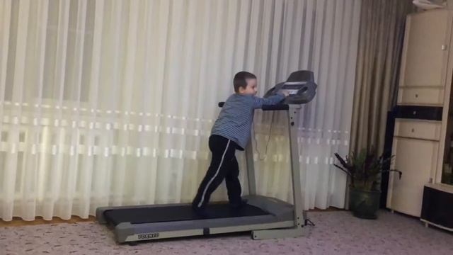 Осваиваем беговую дорожку смотреть онлайн