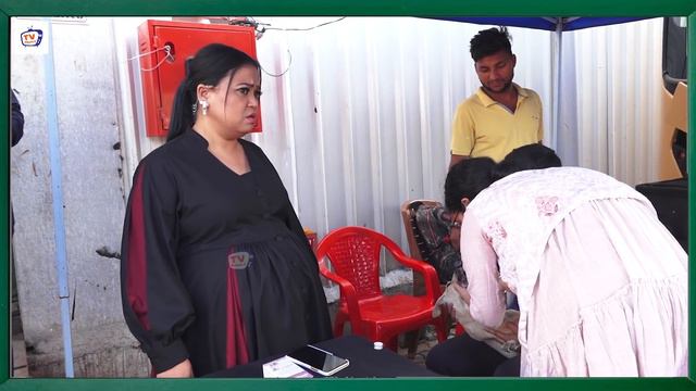 9 Month Pregnant Bharti Singh With HUGE Baby Bump Looks Tired Still Shoot For The Khatra Khatra Sho смотреть онлайн