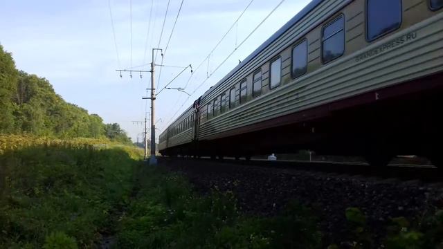 Электровоз ЭП2К с фирменным поездом 053Ч "Гранд Экспресс" Санкт-Петербург-Москва смотреть онлайн