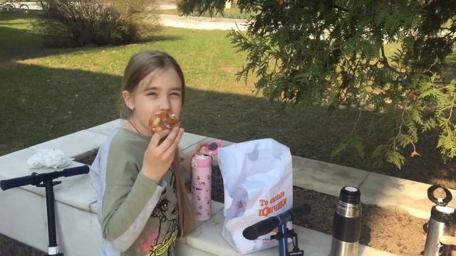 КАТАЕМСЯ НА САМОКАТАХ НА ВДНХ!!! ? смотреть онлайн