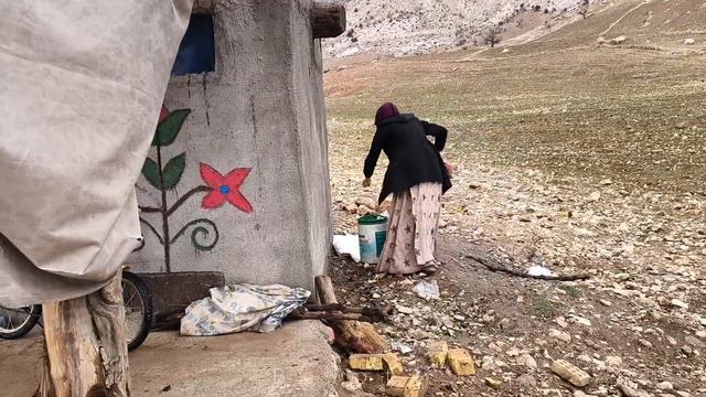 "Going to the mountains in this cloudy weather and hard winter to get firewood" смотреть онлайн