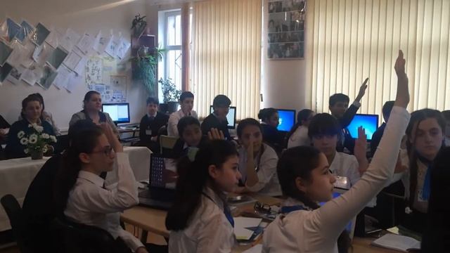 Урок информатики в 8Д классе: Условный оператор на языке Python смотреть онлайн