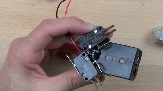 Прикрепляем к Спауту рычажные переключатели и двигатели смотреть онлайн