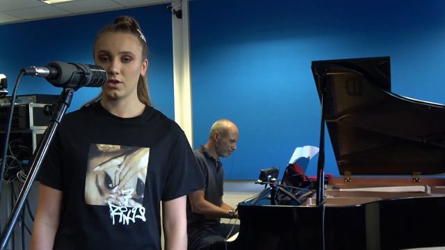 Wiktoria Tracz - 'Almost Is Never Enough'. Acoustic-Live смотреть онлайн