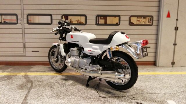 Suzuki GT 750 Roca model 1974 made by Solido in scale 1:18 diecast motorcycle смотреть онлайн