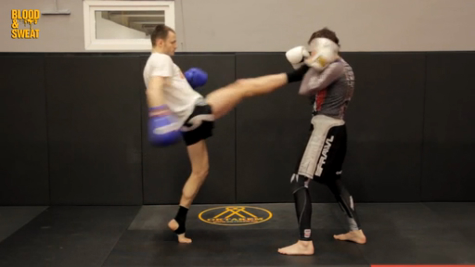 Муай тай. Прямой удар ногой. Александр Суржко. смотреть онлайн