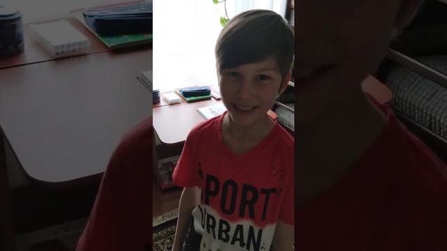Всем привет. Меня зовут Макс и я очень люблю рисовать по клеточкам. смотреть онлайн